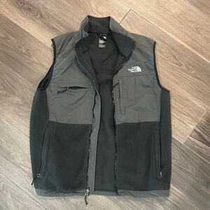 The North Face Men's Black and Gray Vest L